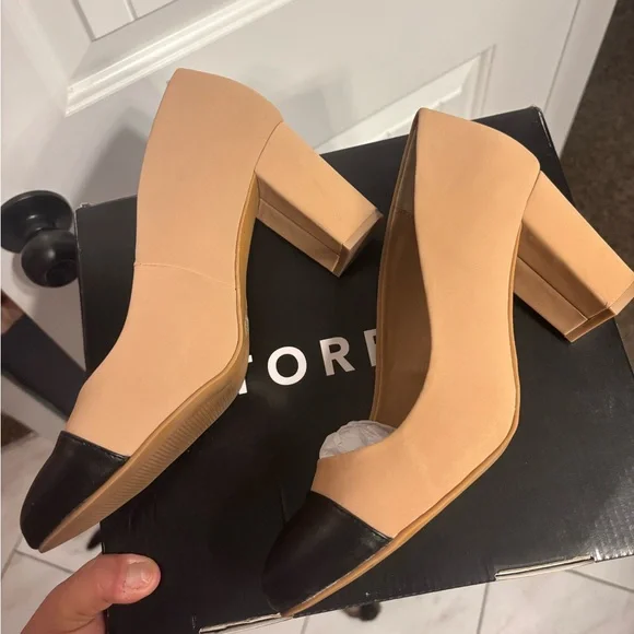 Women’s Torrid Black and Tan Heels, 10 Wide - Picture 2 of 6